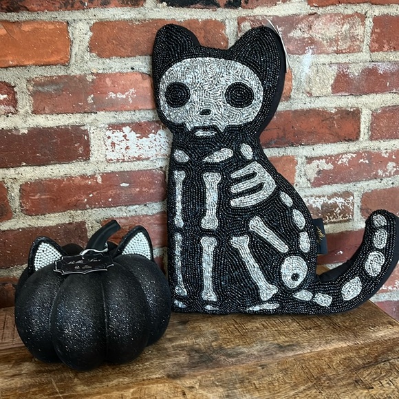 Spooky nights cat beaded pillow NWT Sparkly cat pumpkin by Bella Lux I must have - Picture 1 of 10